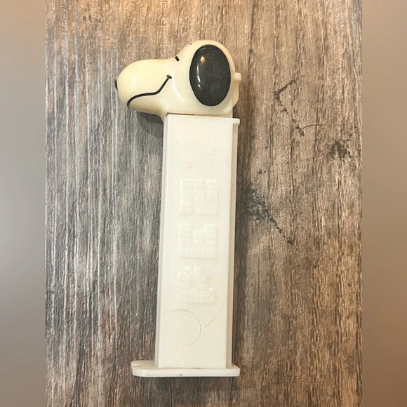 "Snoopy" PEZ Dispenser - Picture 4 of 6